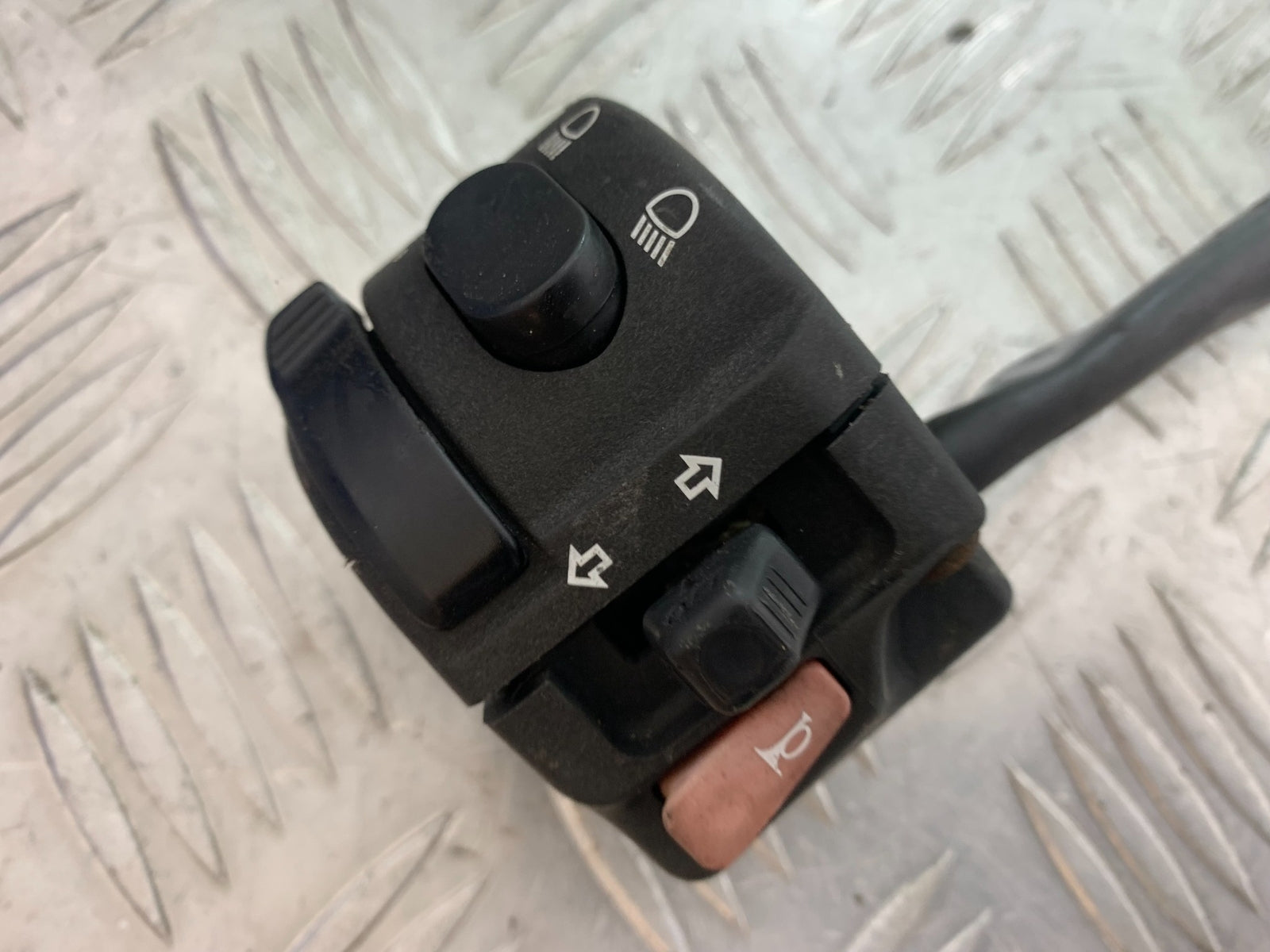 TRIUMPH T509 SPEED TRIPLE LEFT SWITCH GEAR YEAR 1997-1998 (CMB1144)