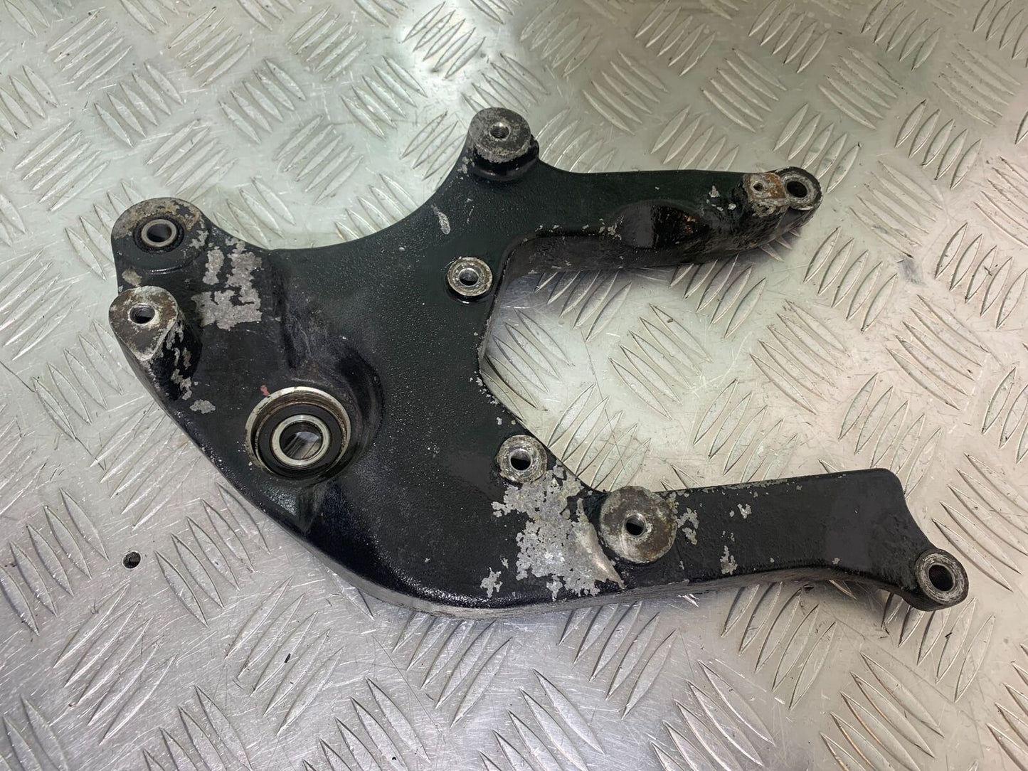 SUZUKI AN 200 UN 200 BURGMAN EXHAUST BRACKET  YEAR 2007-09 (CMB1128)