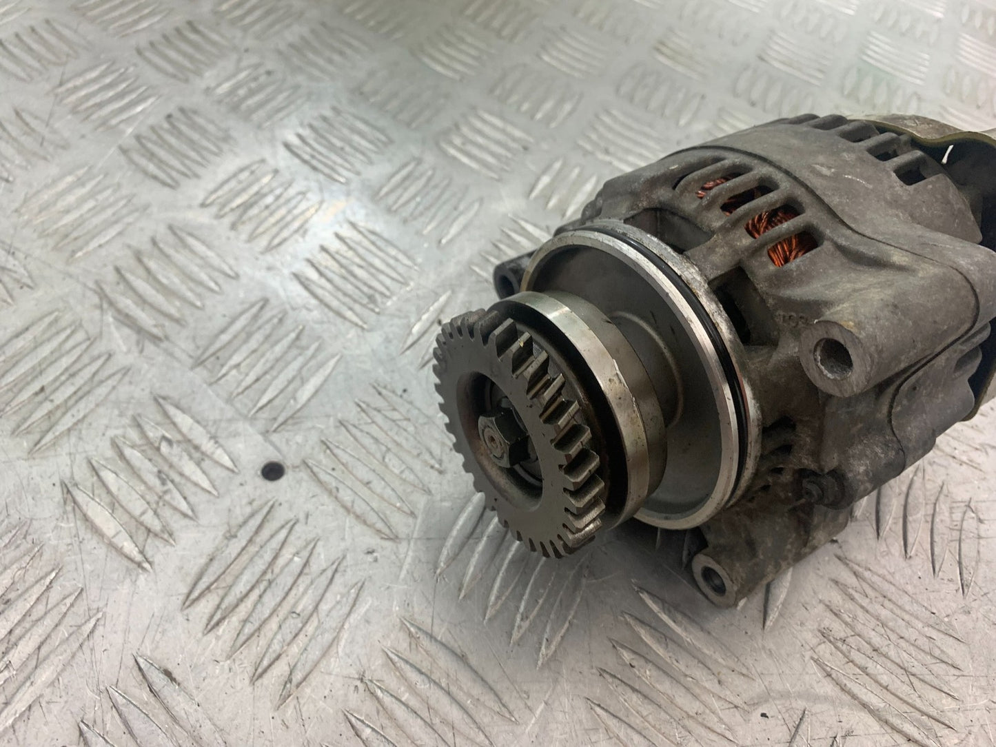 SUZUKI GSX750 INAZUMA ALTERNATOR   YEAR 1998-2003 (CMB1308)