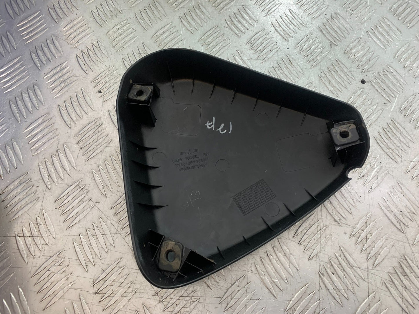 BSA 650 GOLD STAR RIGHT SEAT PANEL YEAR 2022-2025 (CMB1262)