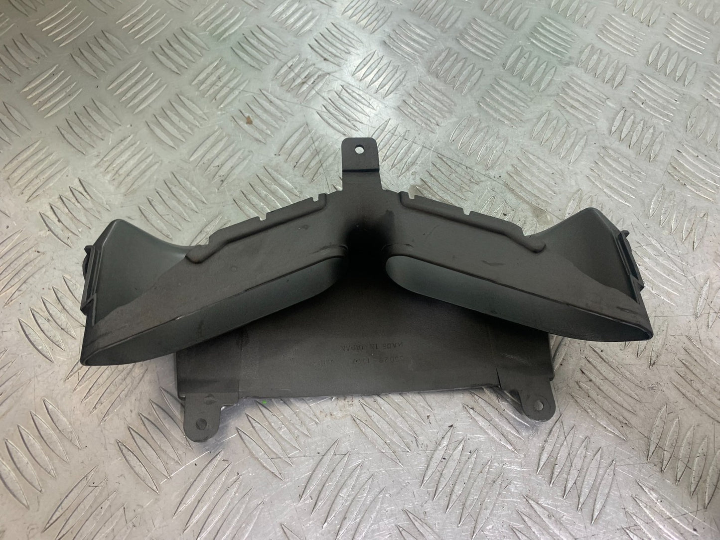 KAWASAKI ZX9R ZX9 E1 TOP FAIRING LOWER INFILL PANEL   YEAR 2000-01 (CMB1171)