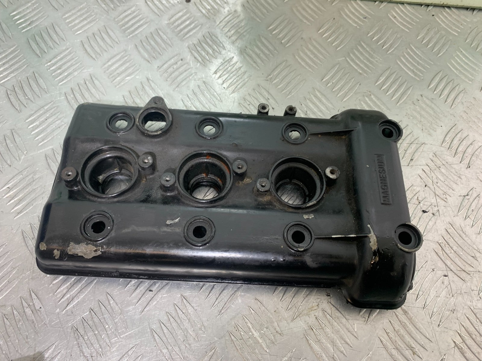 TRIUMPH 955i SPRINT ST ROCKER COVER YEAR 1999-2004