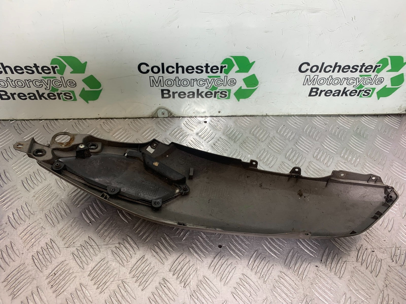 YAMAHA NMAX-125 N MAX 125 LEFT SEAT PANEL  YEAR 2015-2020  (CMB1231)