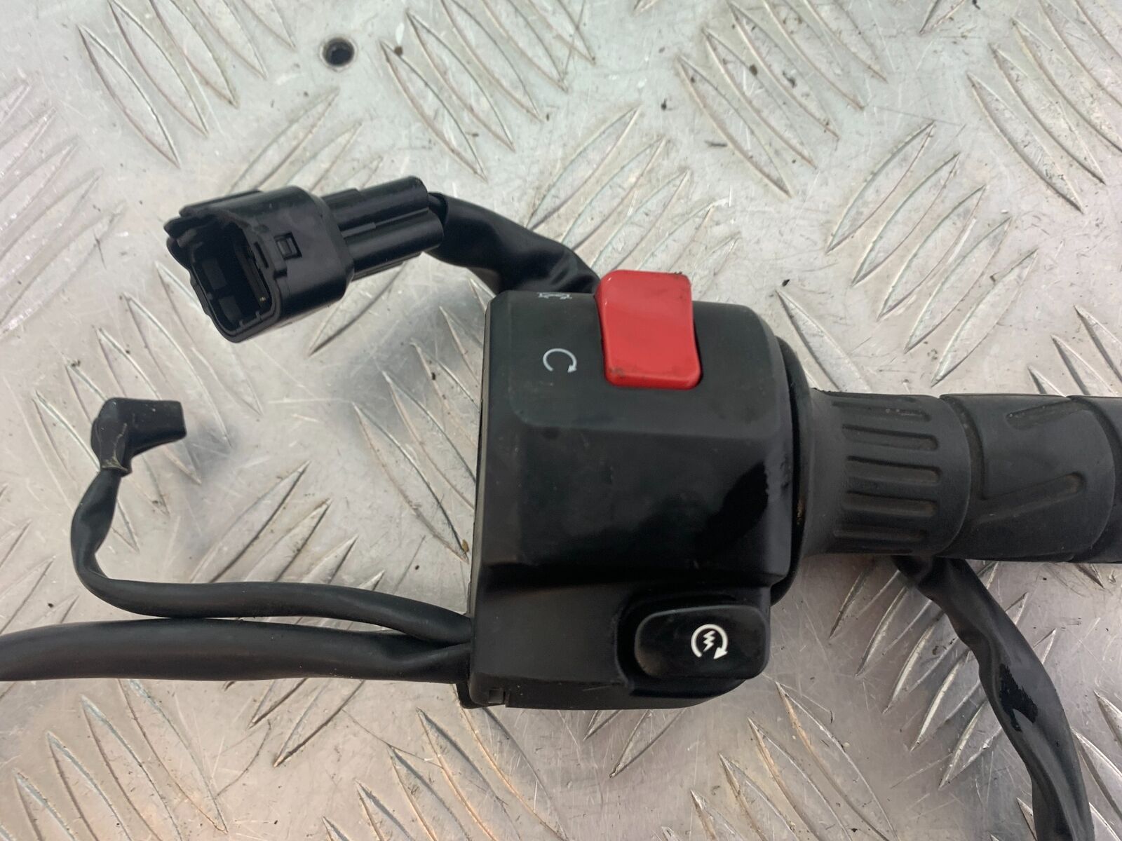 KAWASAKI EN650 VULCAN RIGHT SWITCH GEAR  YEAR 2017-2021 (CMB1060)