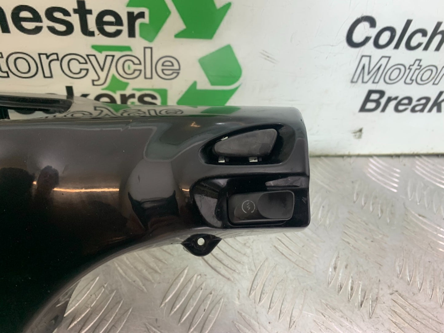 PIAGGIO VESPA LXS S 50 CLOCKS SURROUND & SWITCHES    YEAR 2007-2016 (CMB1290)