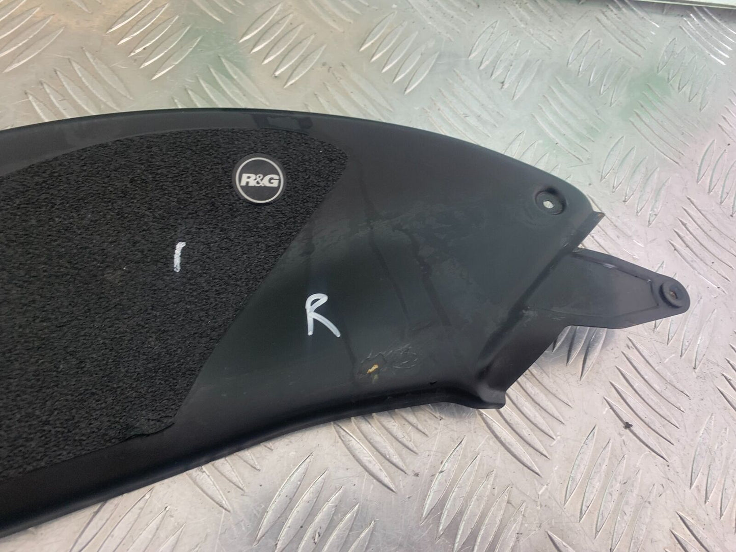 DUCATI DIAVEL 1200 RIGHT LOWER TANK COVER  YEAR 2014-17 (CMB1054)