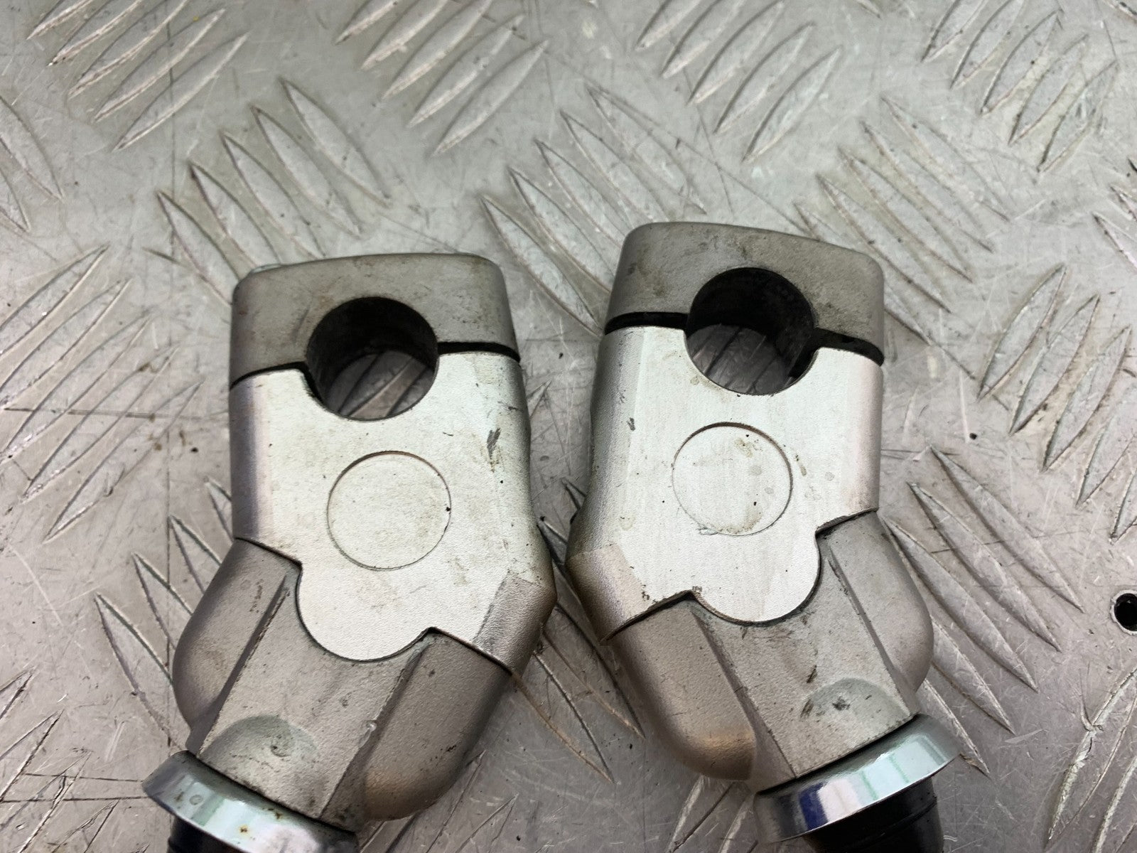 SUZUKI GSF1200 GSF 1200 BANDIT HANDLEBAR RISERS  YEAR 2001-2004 (CMB1188)