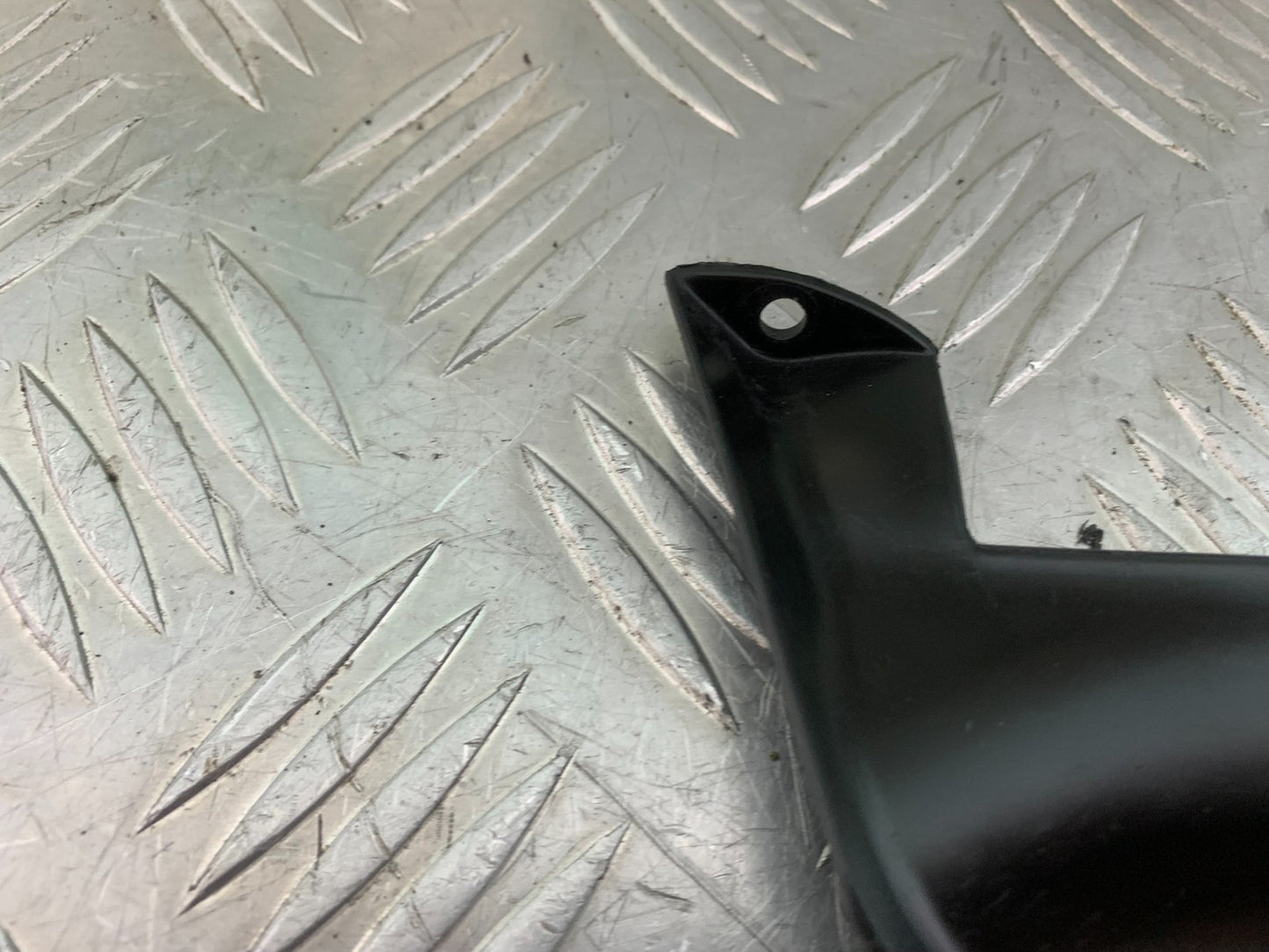 KTM 690 DUKE R LC4 CABLE GUIDE INFILL YEAR 2012-2015  (CMB1180)