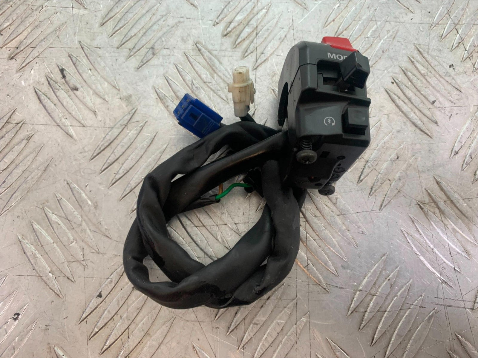 YAMAHA YZF R1 14 B BIG BANG RIGHT SWITCH GEAR   2009-14 (CMB1175)