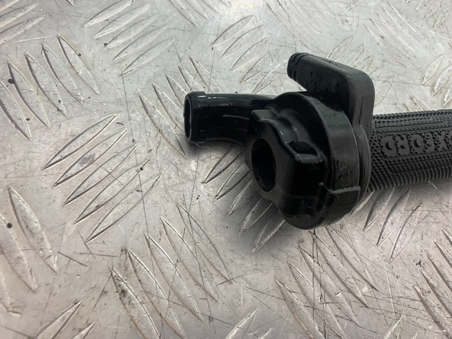 TRIUMPH 675 STREET TRIPLE R THROTTLE AND GRIP YEAR 2013 - 2016 (CMB1221)