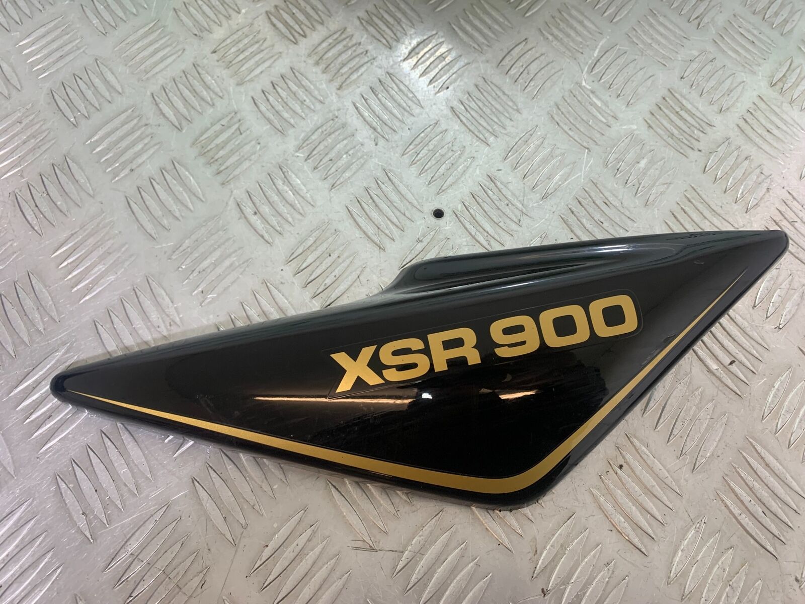 YAMAHA XSR900 XSR 900 RIGHT SIDE PANEL  YEAR 2021-2022 (CMB1073)