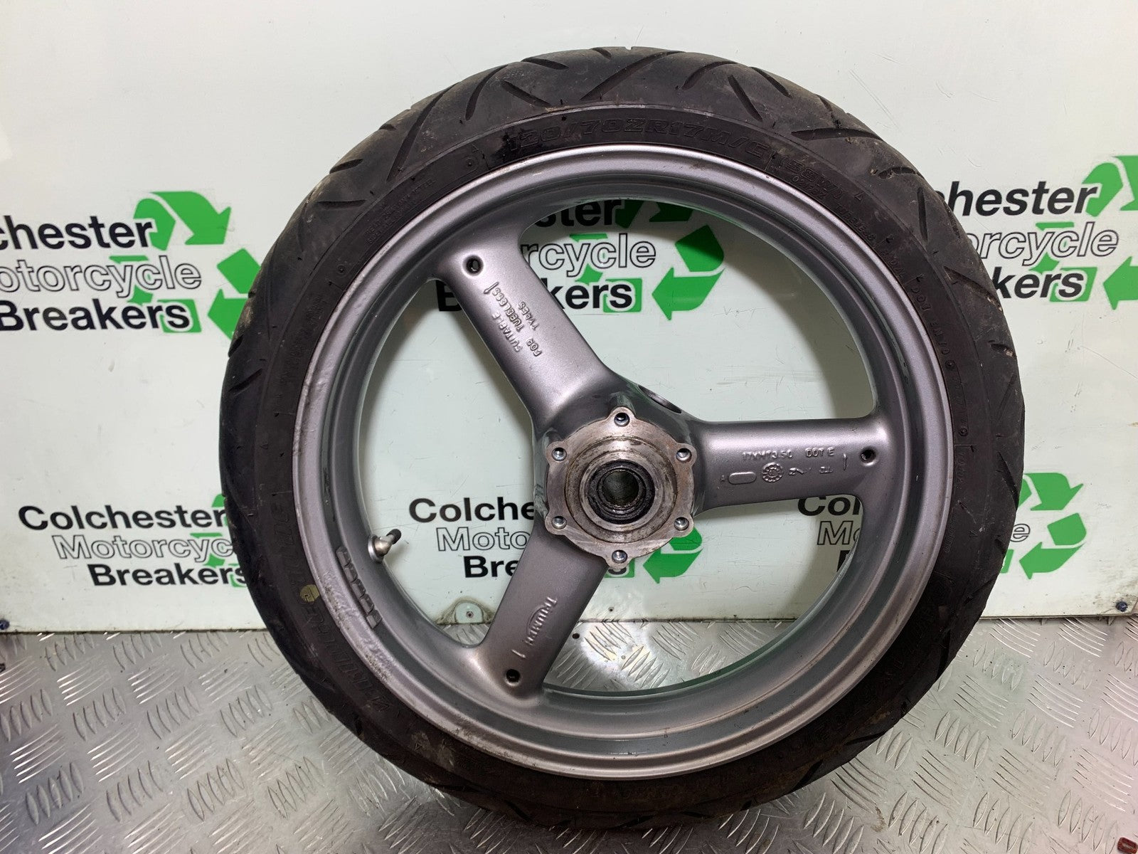 TRIUMPH 955i SPRINT ST FRONT WHEEL  YEAR 1999-04 (CMB1230)