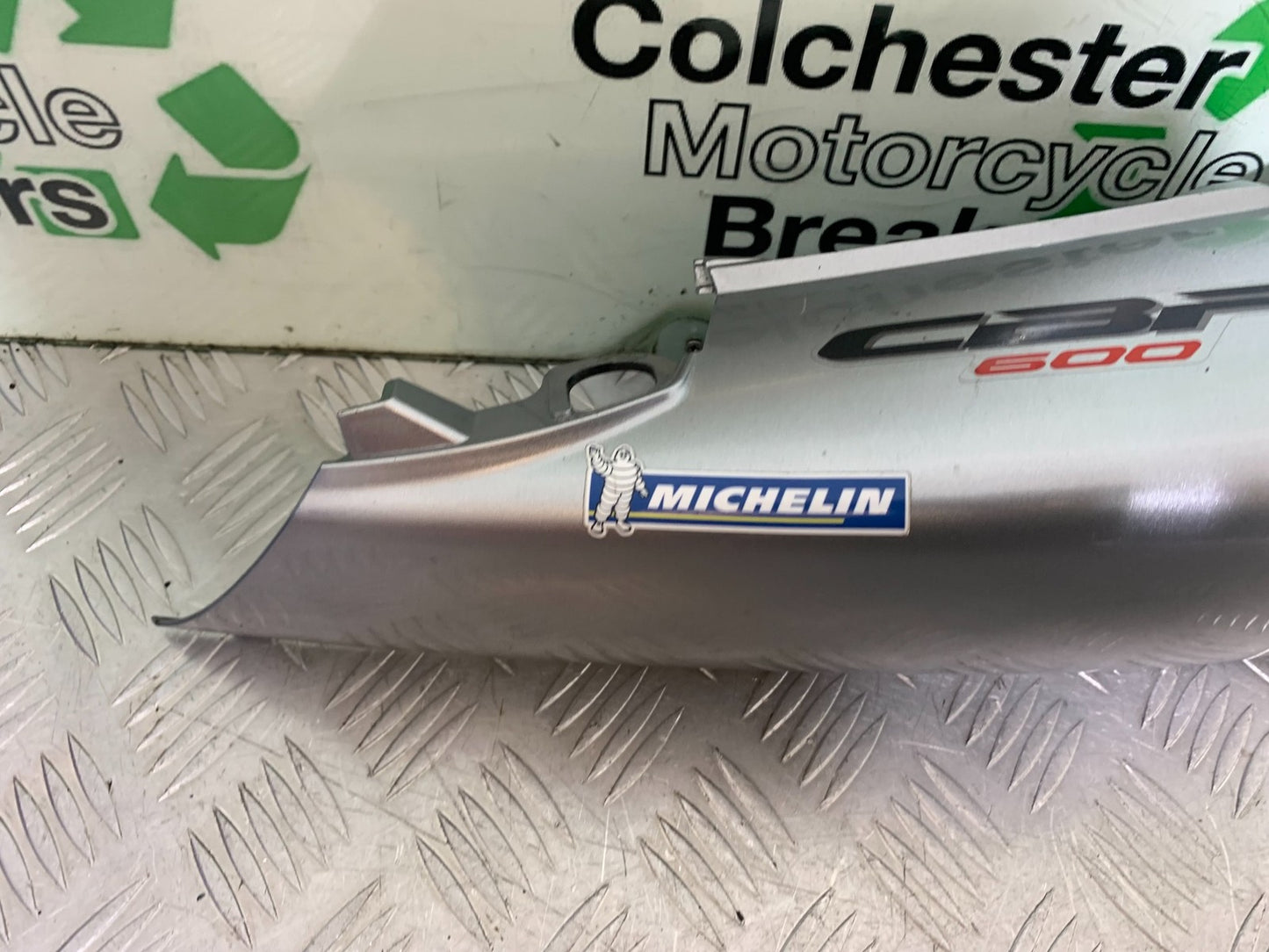 HONDA CBF600 CBF 600 RIGHT SEAT PANEL  YEAR 2004 -07 (CMB1247)