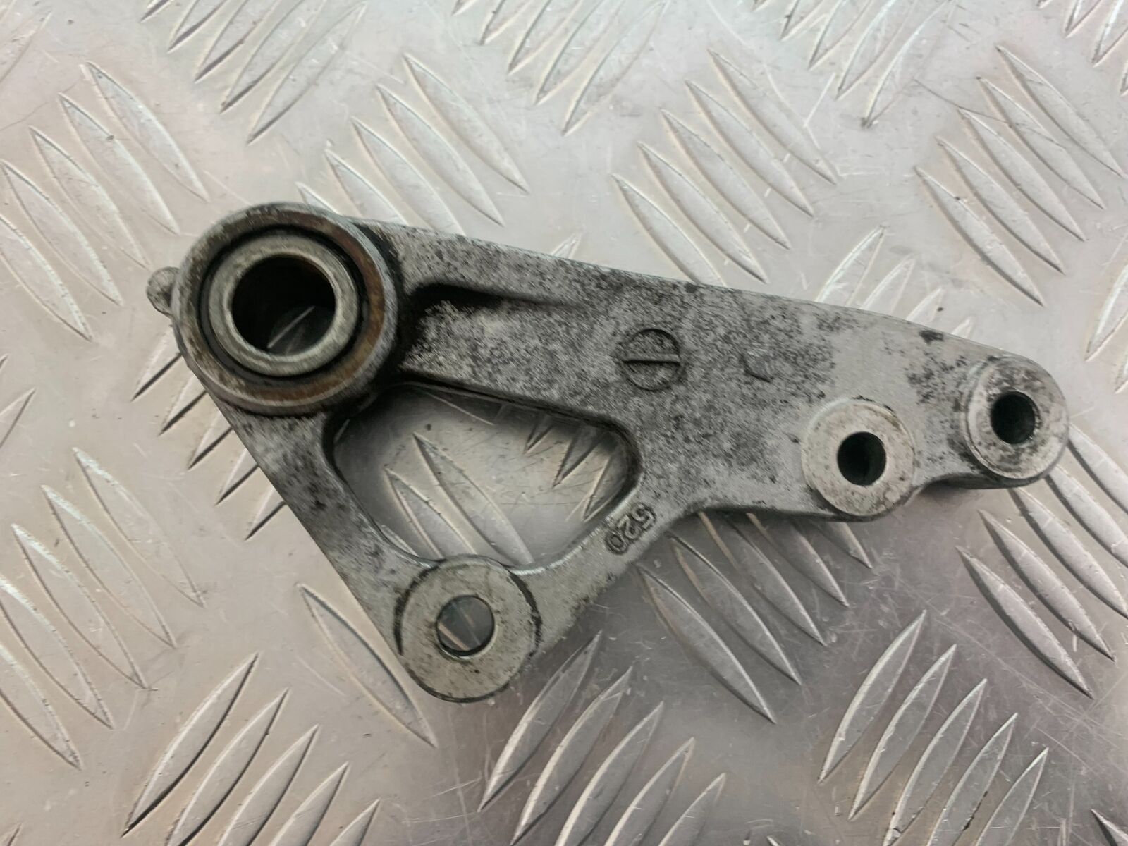 KAWASAKI ZR 750 ZEPHYR REAR CALIPER BRACKET YEAR 1991-95 (CMB1008)
