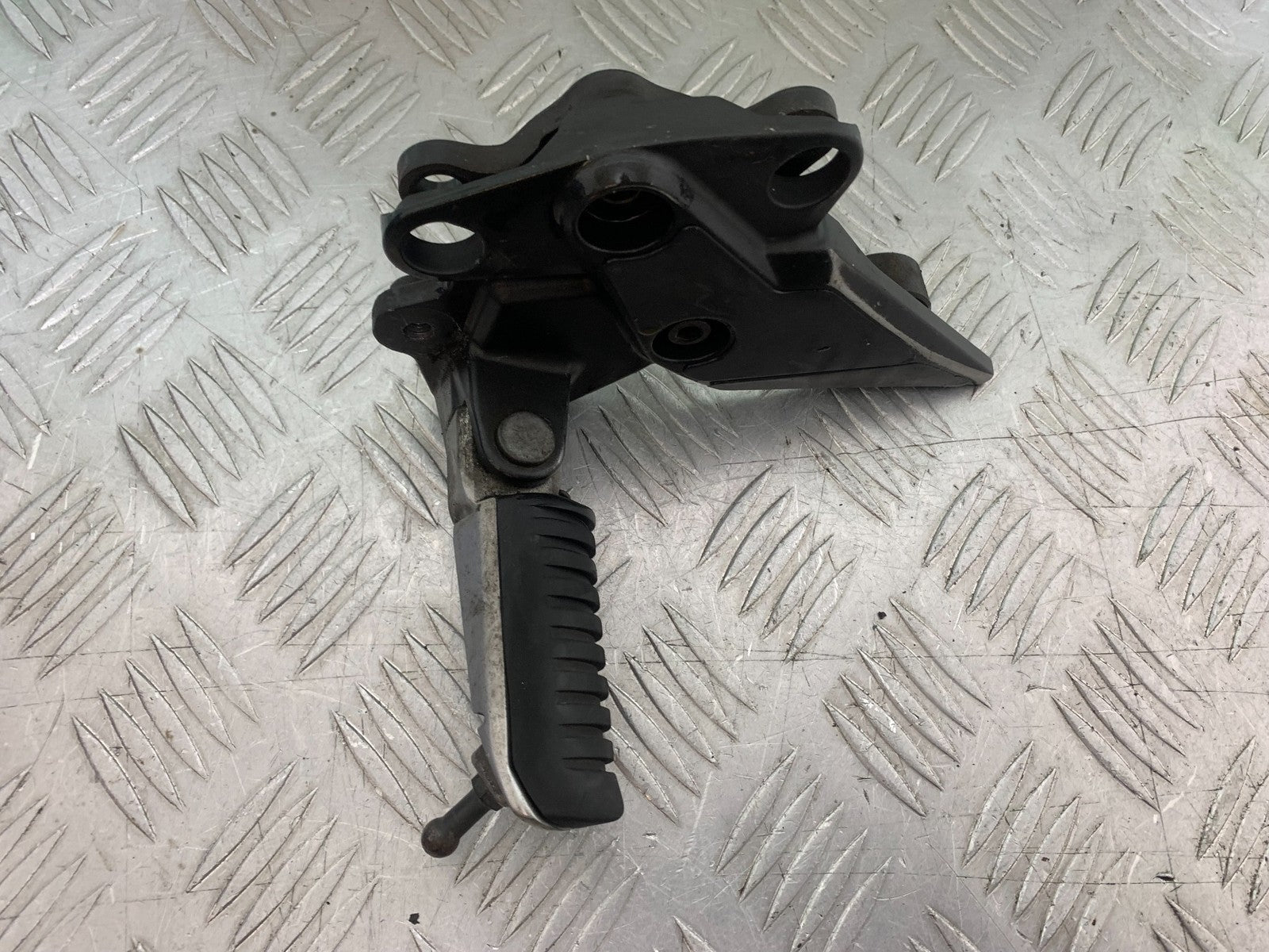 KAWASAKI Z1000 SX FRONT LEFT HANGER YEAR 2014-16 (CMB1264)