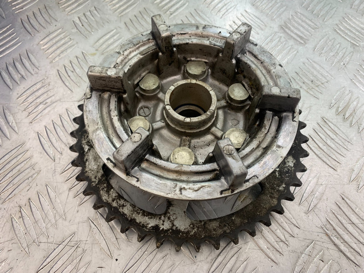 SUZUKI GSF1200 GSF 1200 BANDIT SPROCKET CARRIER YEAR 2001-2004 (CMB1188)