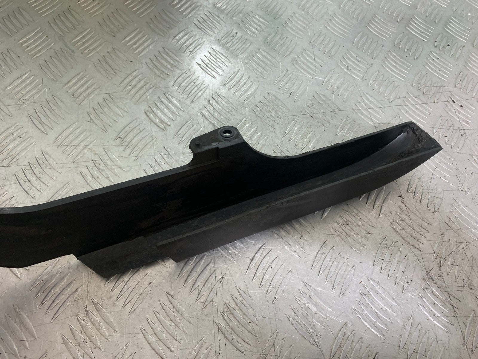 TRIUMPH TROPHY 900 CHAIN GUARD   YEAR 1991-95 (CMB1251)