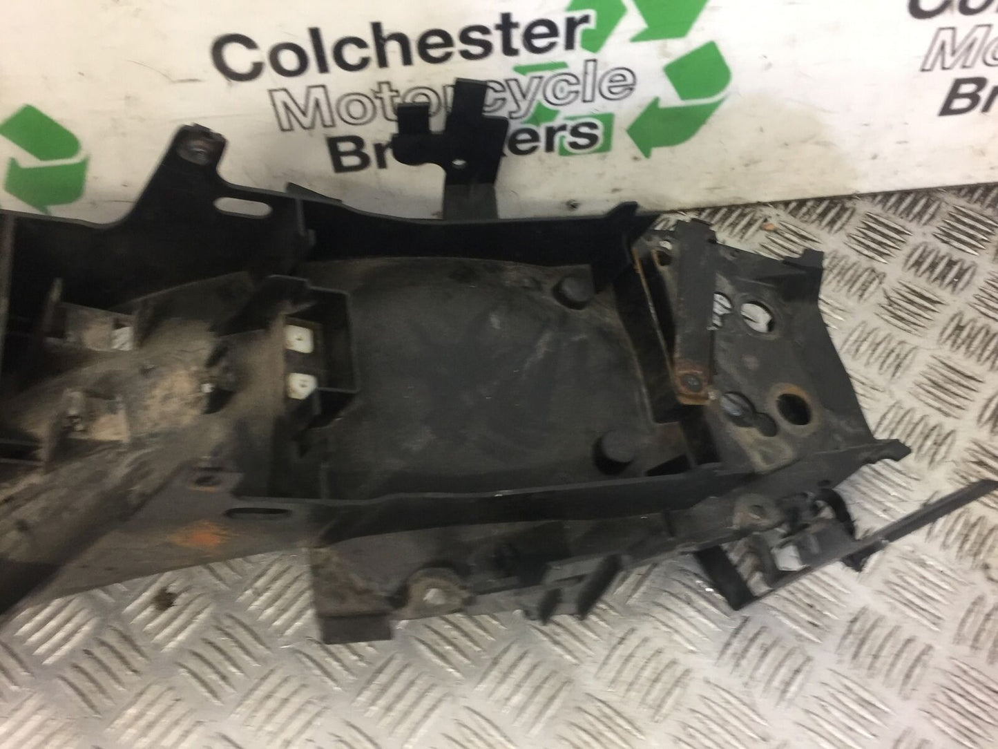 YAMAHA XJ6 XJ6-S DIVERSION UNDERTRAY  YEAR 2009-2016 (STOCK 424)