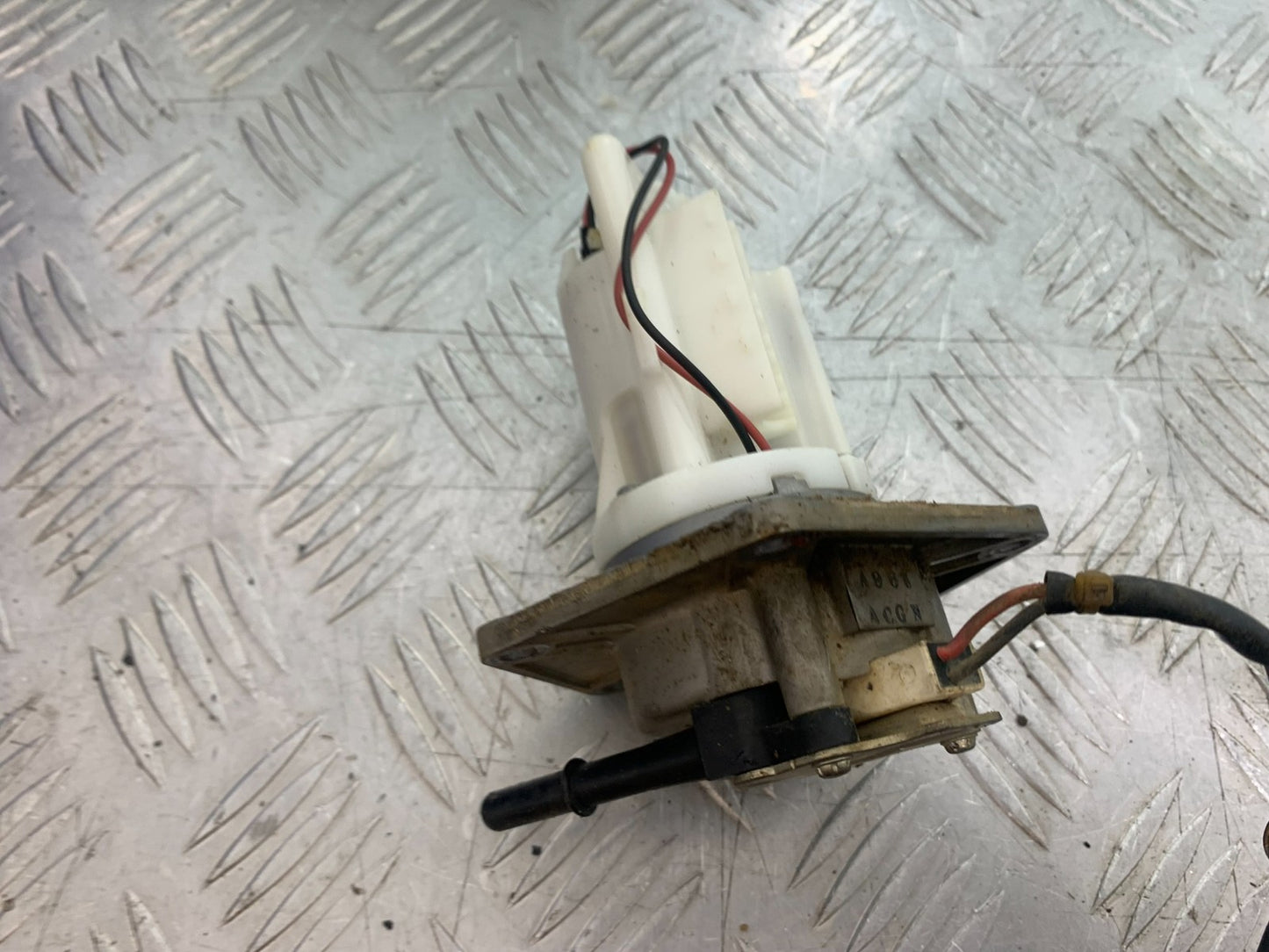 KAWASAKI KXF450 KXF 450 PETROL PUMP  YEAR 2013 CMB1217)