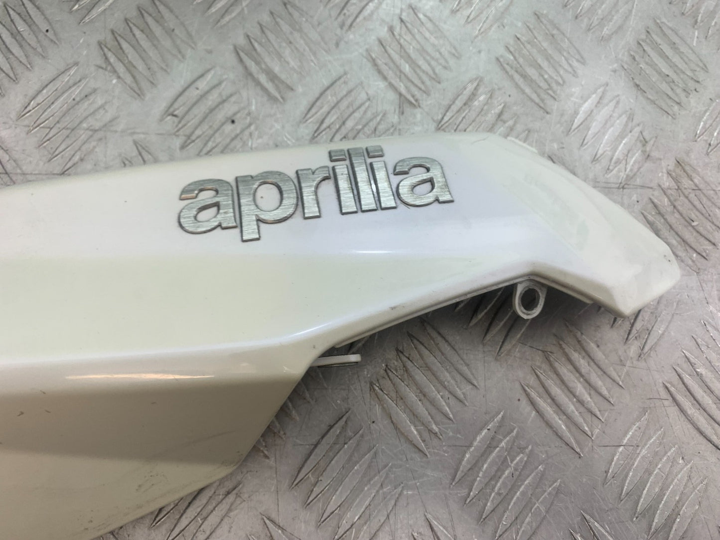 APRILIA SL750 SL 750 SHIVER LEFT TANK PANEL   YEAR 2008-2016 (CMB1242)