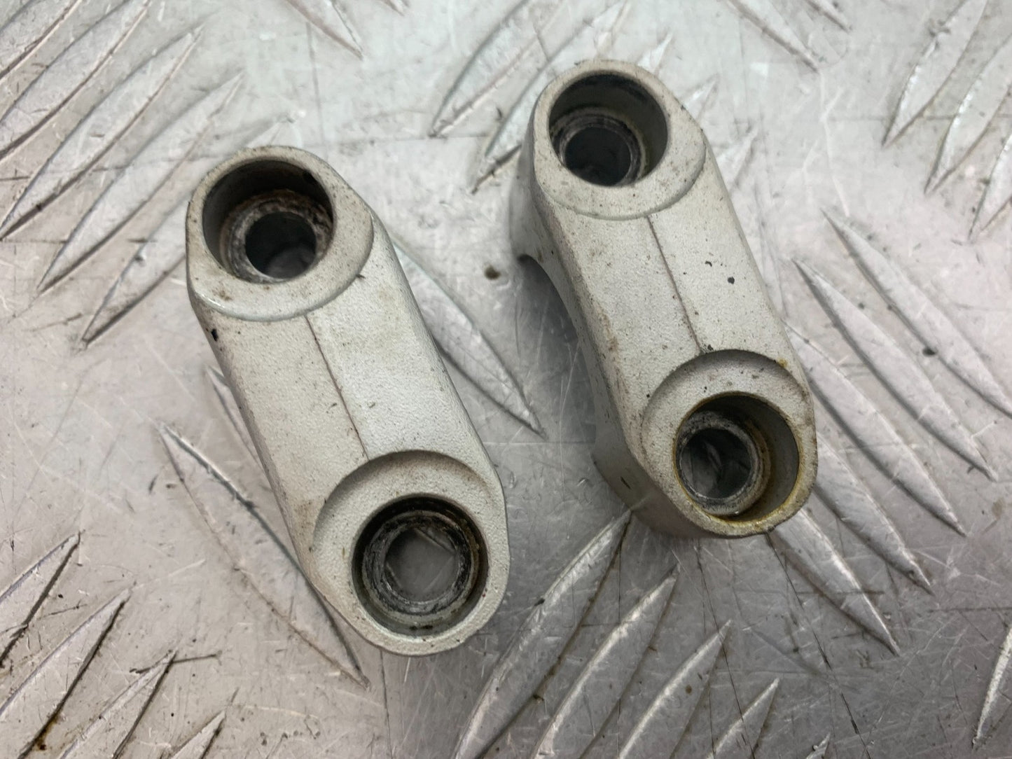 BENELLI BN125 BN 125 HANDLEBAR CLAMPS YEAR 2018-2021 (CMB1245)