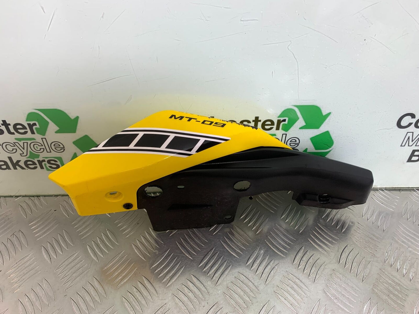 YAMAHA MT09 MT-09 LEFT PANEL YEAR 2013-2016  (STOCK 997)