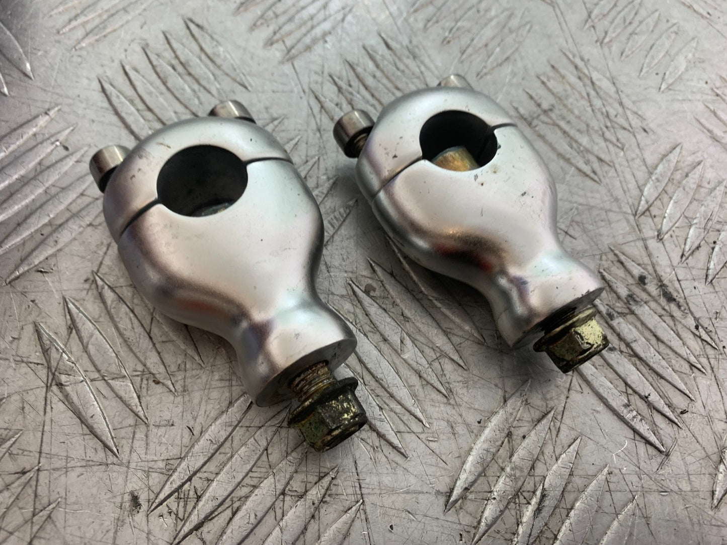 TRIUMPH 1050 SPEED TRIPLE HANDLEBAR RISERS YEAR 2005-2007 (CMB1322)