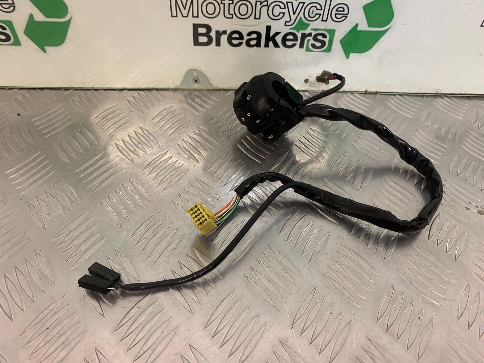 SUZUKI SV1000 SV 1000 K3 LEFT SWITCH GEAR  YEAR 2004 (STOCK 970)