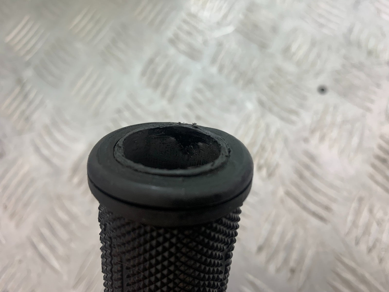 TRIUMPH 675 STREET TRIPLE R THROTTLE AND GRIP YEAR 2013 - 2016 (CMB1221)
