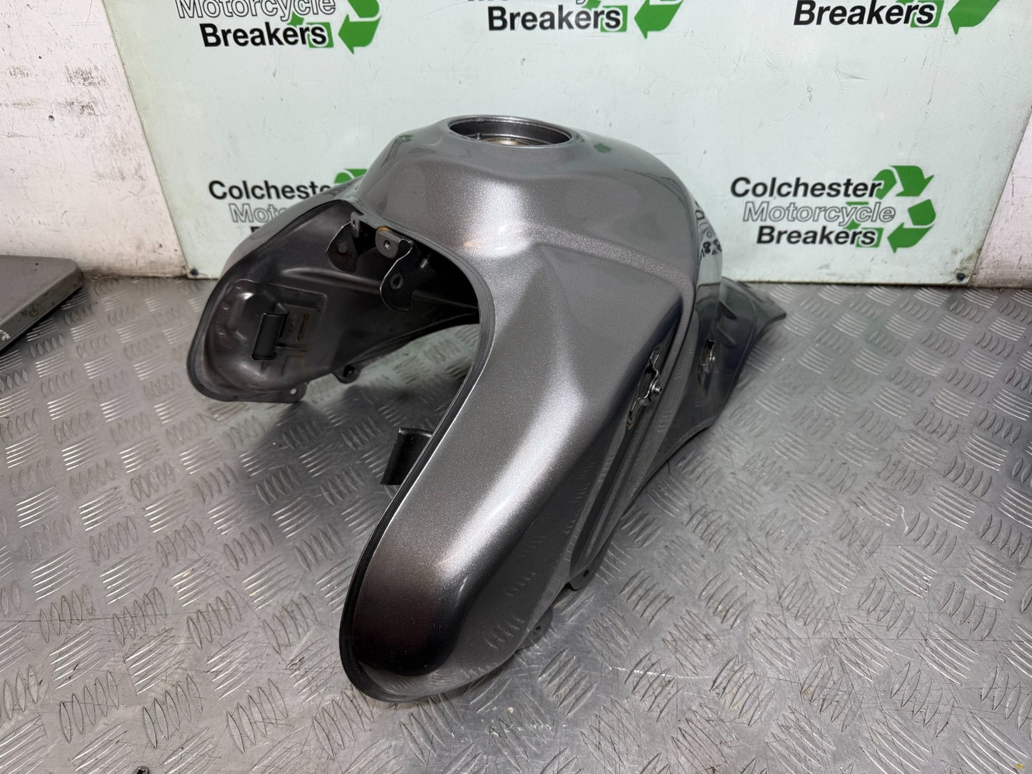 SUZUKI DL1000 DL 1000 V STORM FUEL PETROL TANK YEAR 2002 - 2008