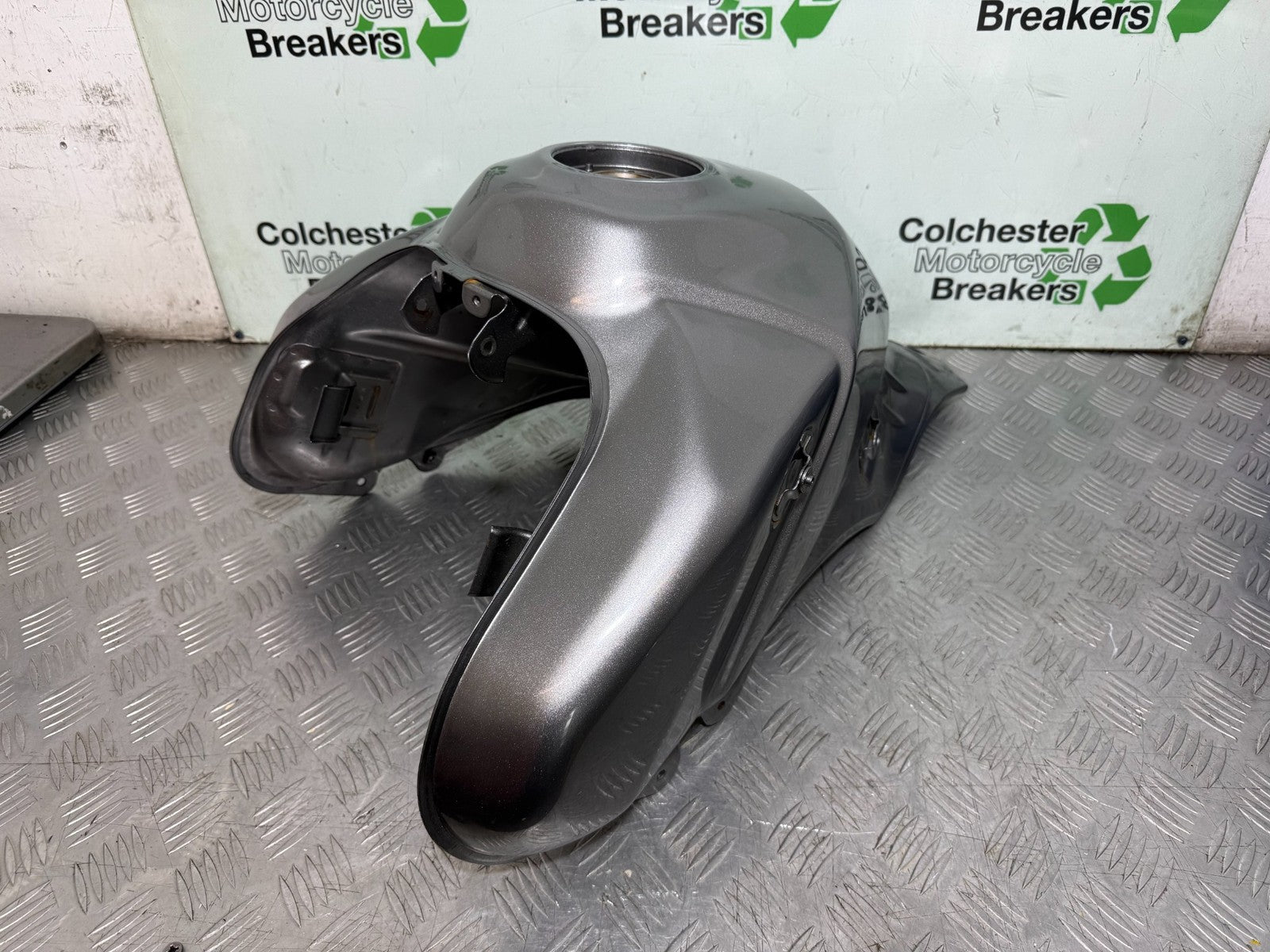 SUZUKI DL1000 DL 1000 V STORM FUEL PETROL TANK YEAR 2002 - 2008