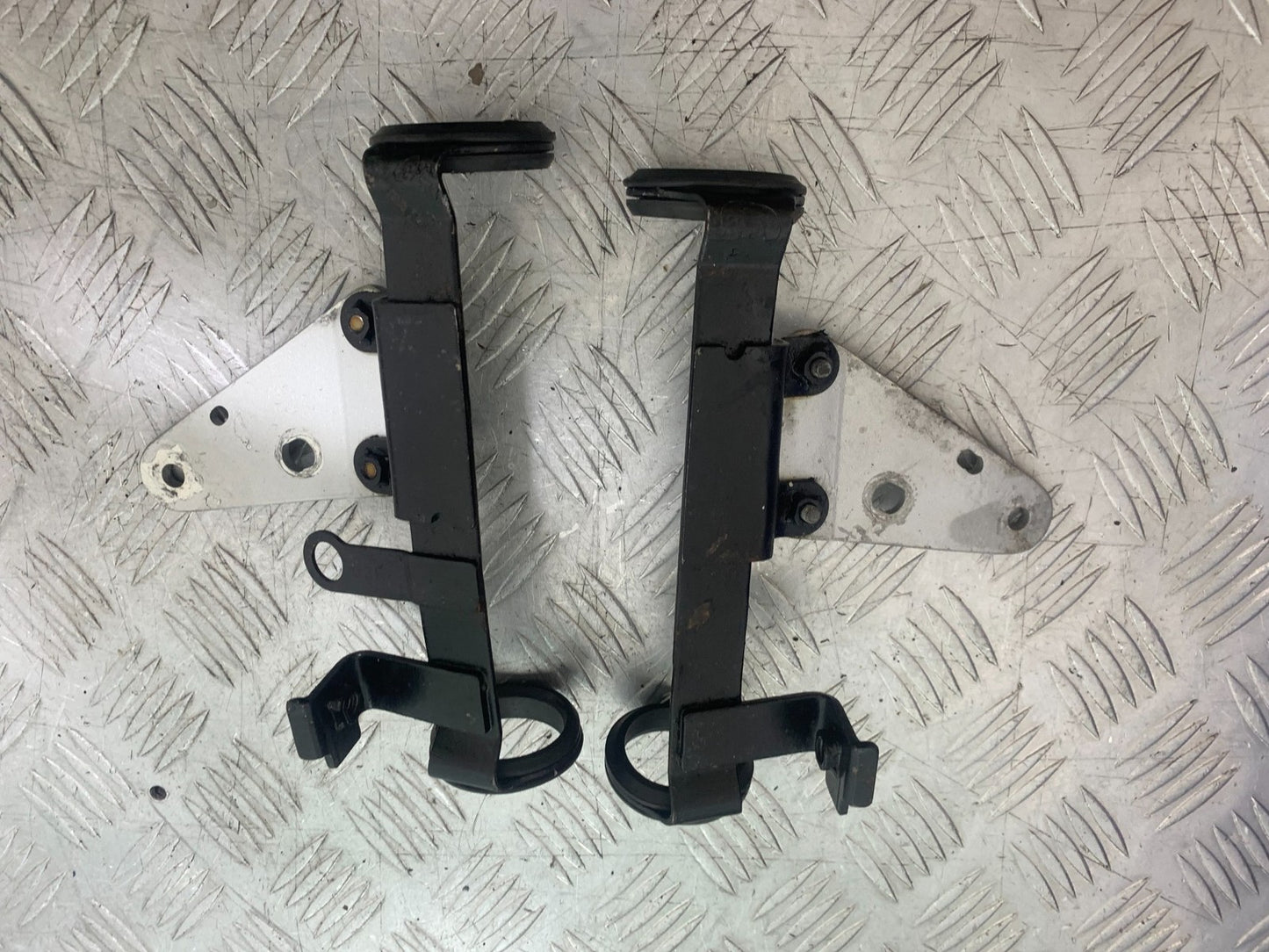 SUZUKI GSX750 INAZUMA HEADLIGHT BRACKETS   YEAR 1998-2003 (CMB1308)