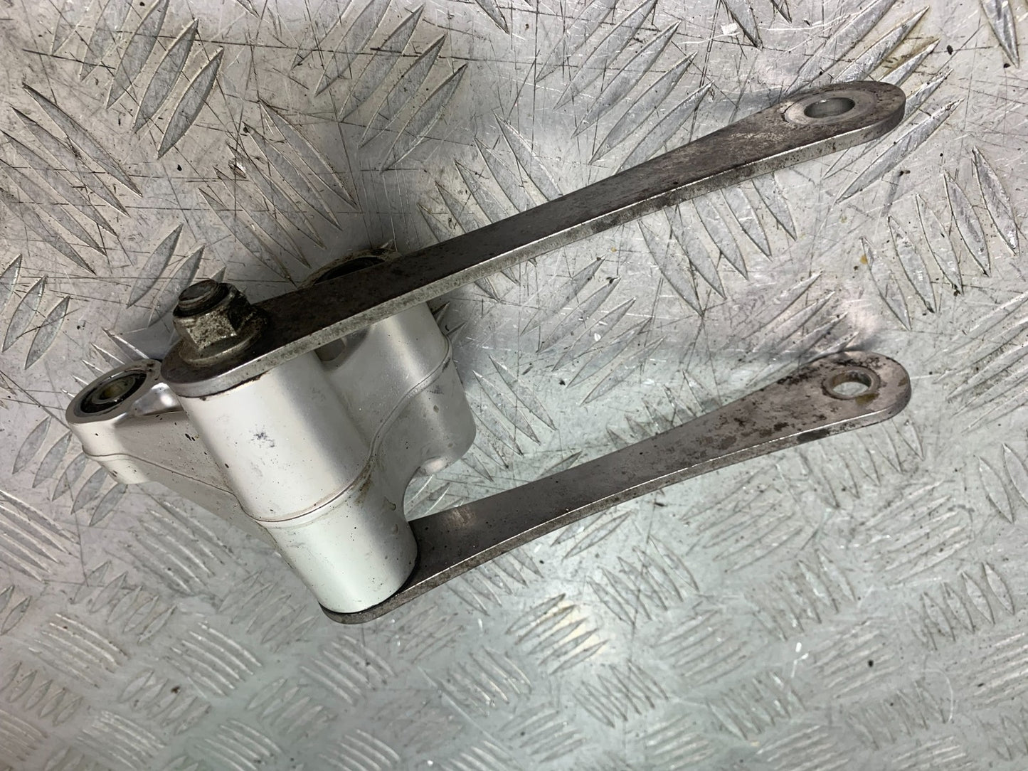MV AGUSTA 675 F3 REAR SHOCK LINKAGE    YEAR 2012-2016 (CMB1302)