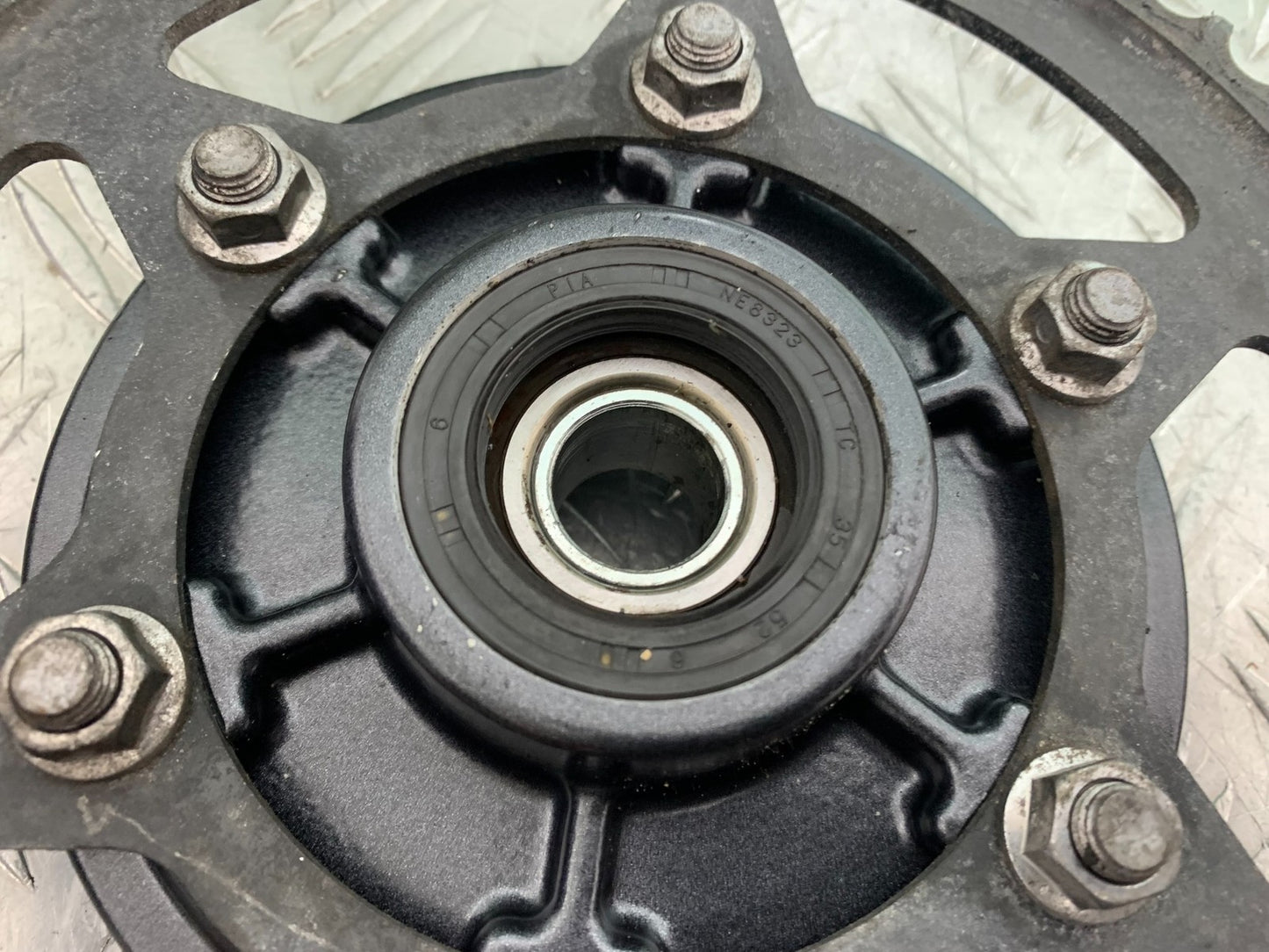 TRIUMPH 675 STREET TRIPLE RX SPROCKET CARRIER  2015- 2017 (CMB1299)