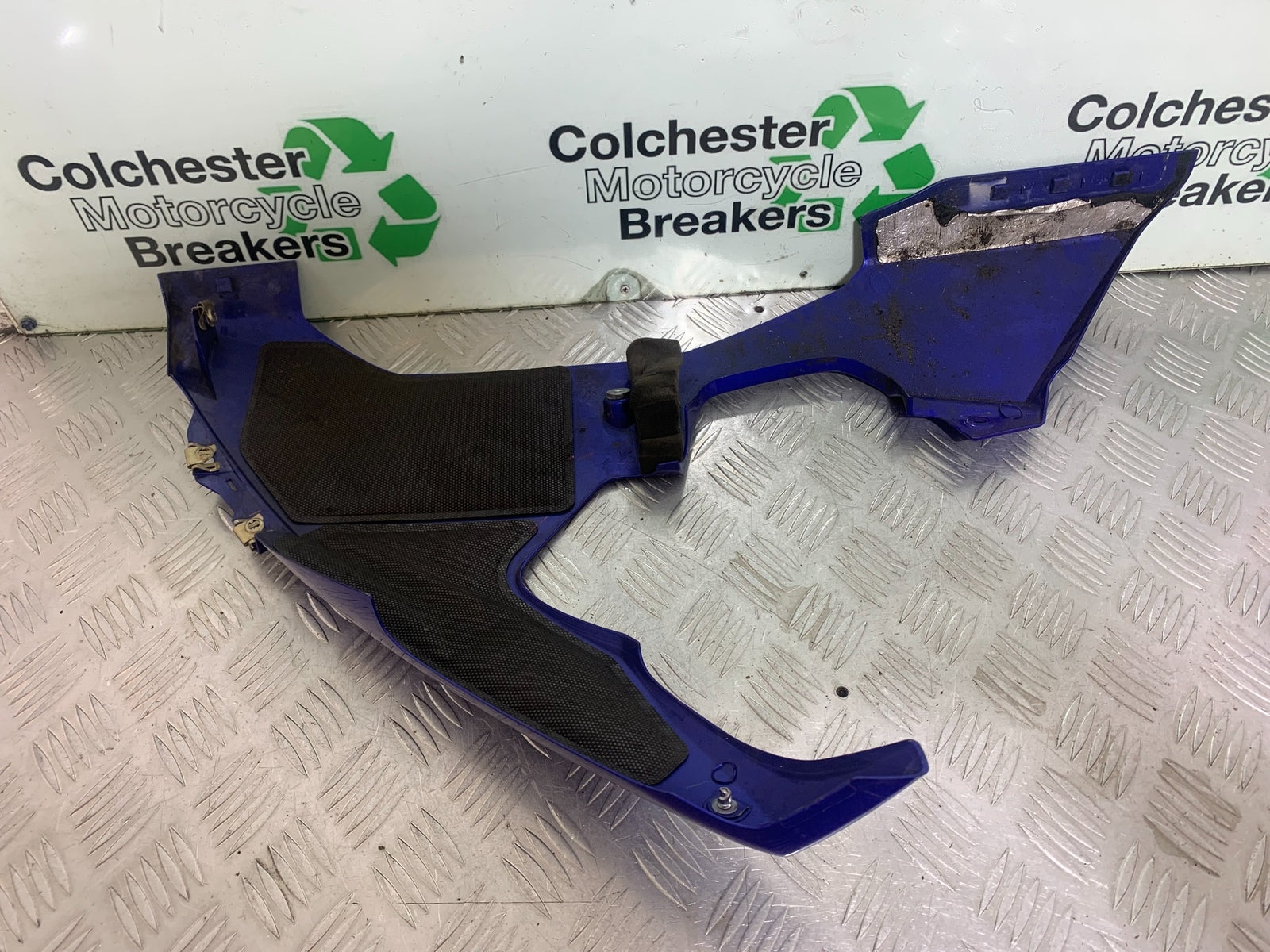 YAMAHA YZF R1 LEFT LOWER FAIRING PANEL   YEAR 2004-2006 (CMB1155)