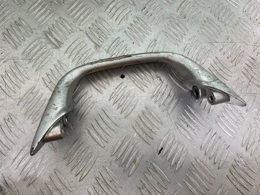 SUZUKI GSF1200 GSF 1200 BANDIT GRAB RAIL YEAR 2001-2004 (CMB1188)