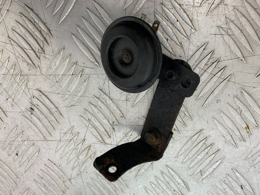 QINGQI QM125 GY-2B HORN AND BRACKET   YEAR 2016 (CMB1228)