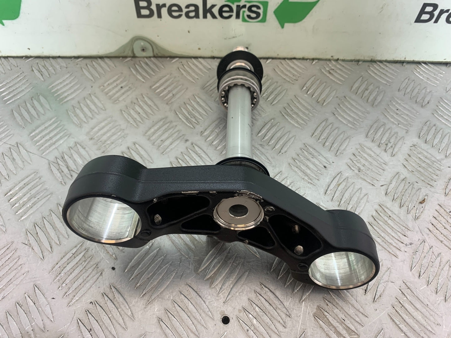 TRIUMPH TRIDENT 660 BOTTOM YOKE  YEAR 2021-2024 (CMB1148)