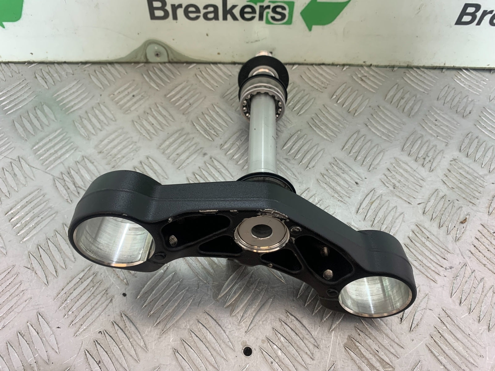TRIUMPH TRIDENT 660 BOTTOM YOKE  YEAR 2021-2024 (CMB1148)