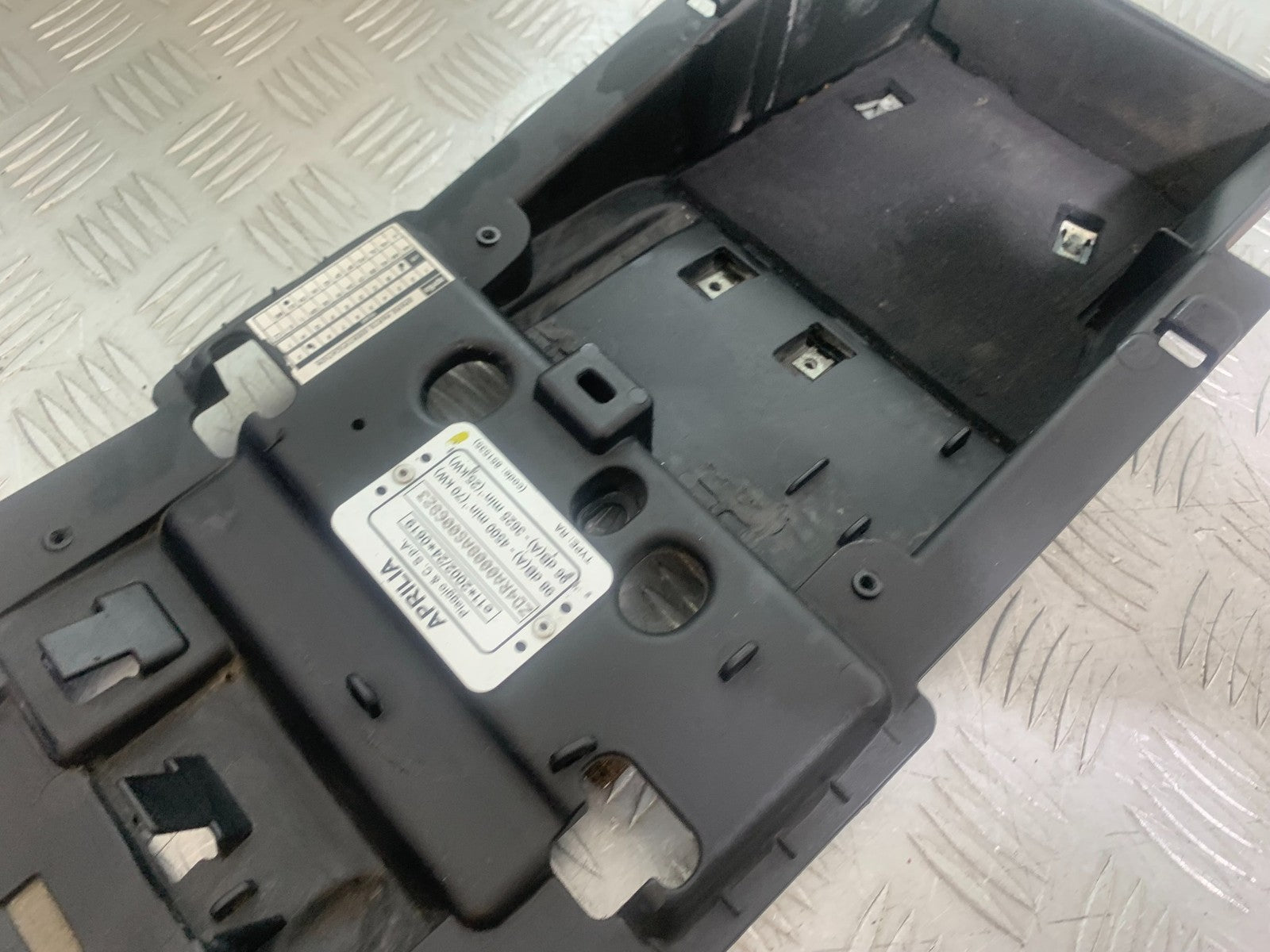 APRILIA SL750 SL 750 SHIVER UNDERTRAY  YEAR 2008-2016 (CMB1242)