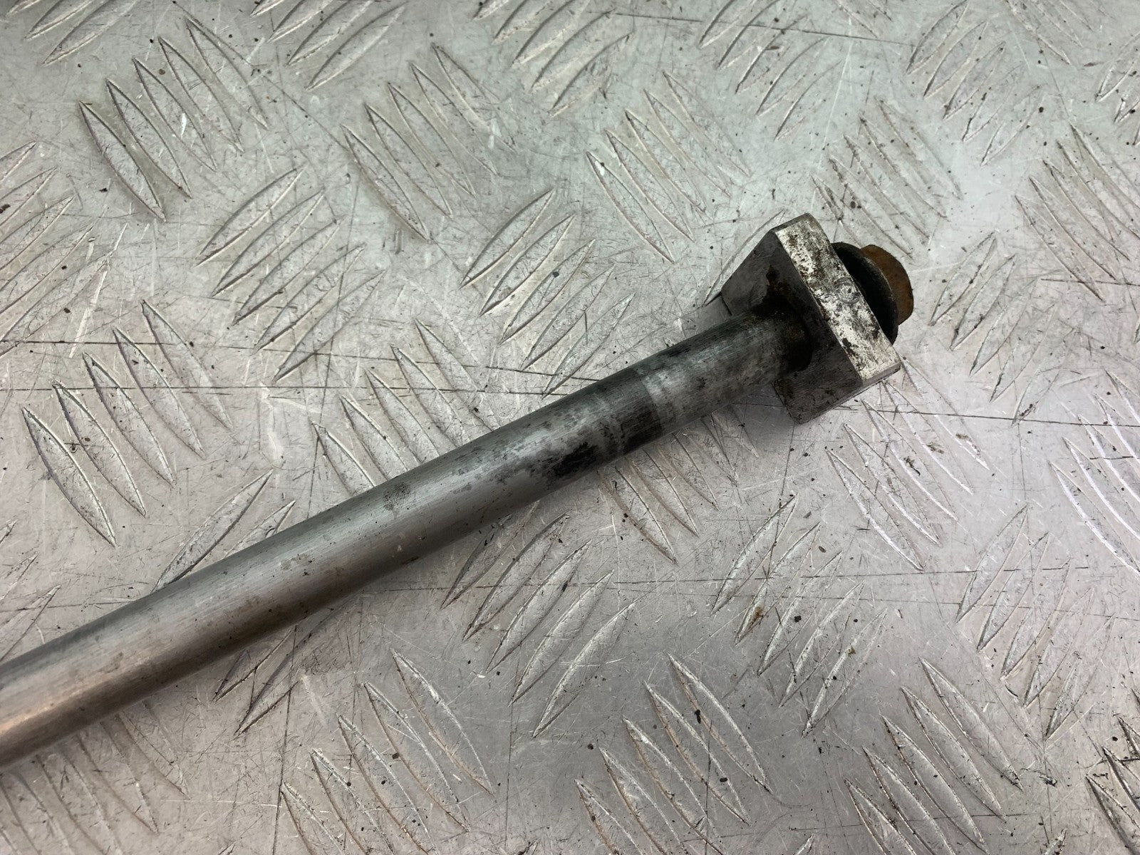 KAWASAKI ZX9R ZX9 C REAR WHEEL SPINDLE YEAR 1998-99 (CMB1213)