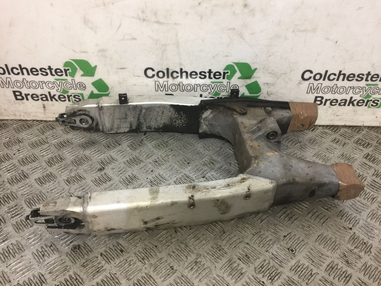 HONDA CBR600 CBR 600 F4I SPORT SWINGARM  YEAR 2001-04 (STOCK 717)