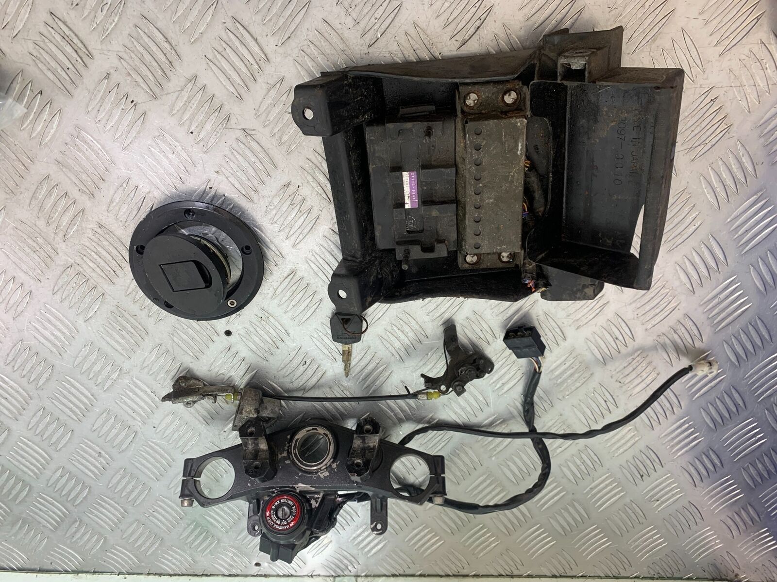 KAWASAKI Z750 Z 750 ECU LOCKS KEY  YEAR 2004-2006  (CMB1104)