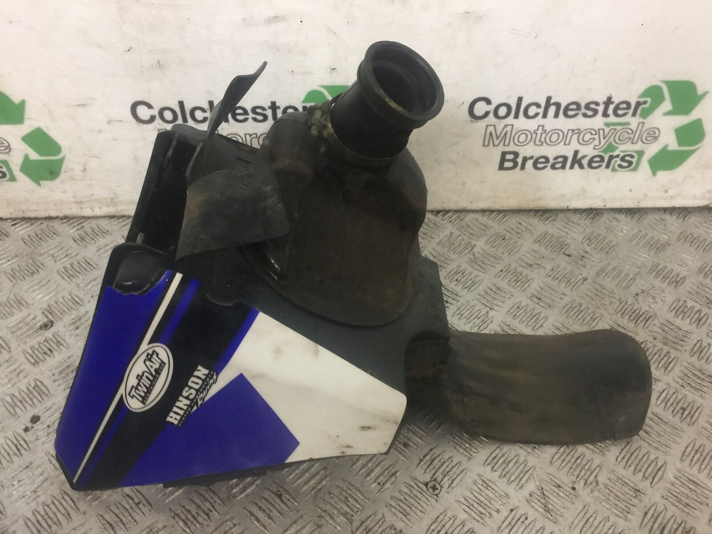 YAMAHA YZF250 YZF 250 AIRBOX YEAR 2004 (STOCK 792)
