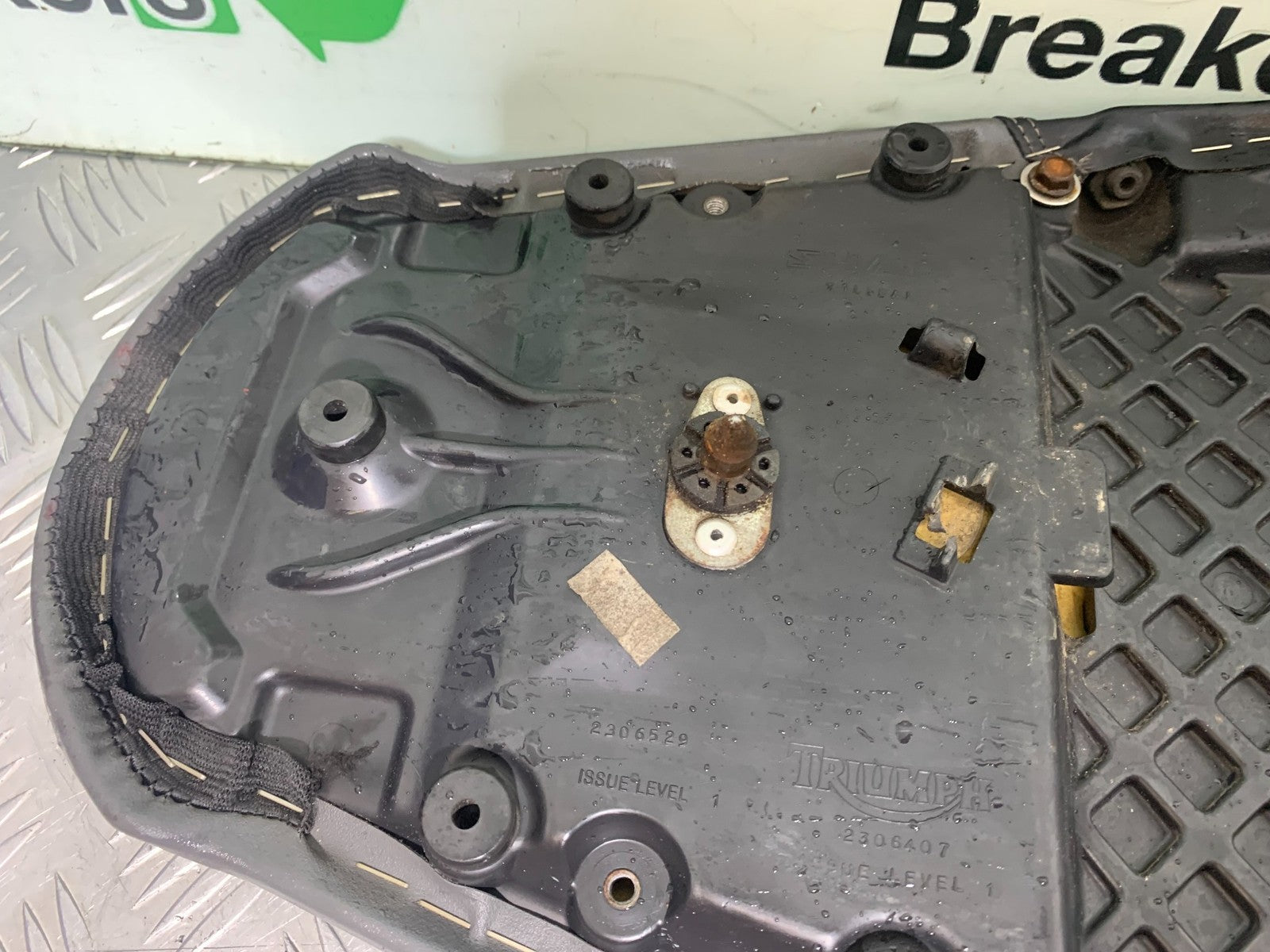 TRIUMPH 675 STREET TRIPLE R SEAT  YEAR 2013 - 2016 (CMB1221)