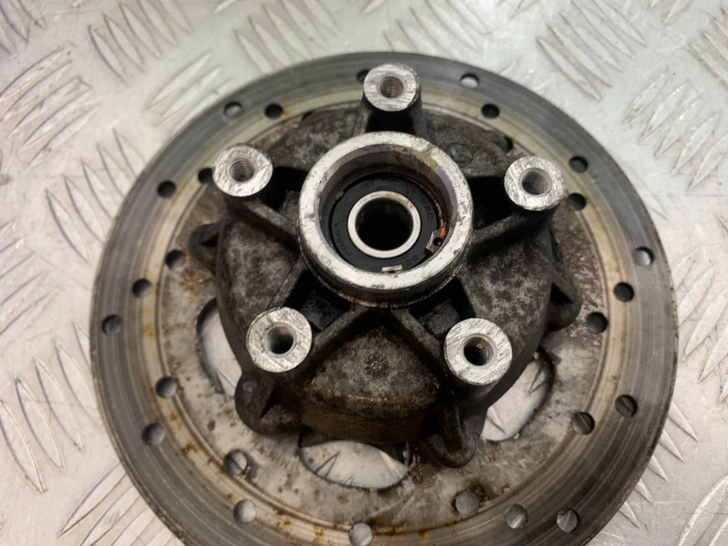 PIAGGIO VESPA GTS 125 FRONT DISC AND HUB  YEAR 2009-2014  (CMB1261)