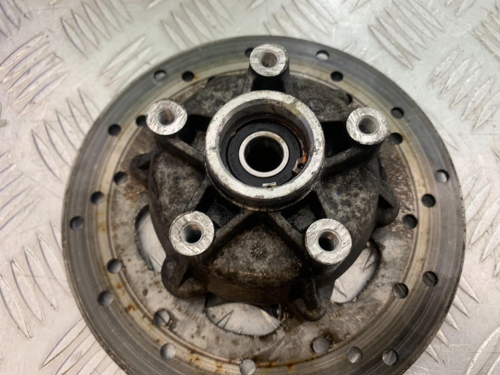 PIAGGIO VESPA GTS 125 FRONT DISC AND HUB  YEAR 2009-2014  (CMB1261)