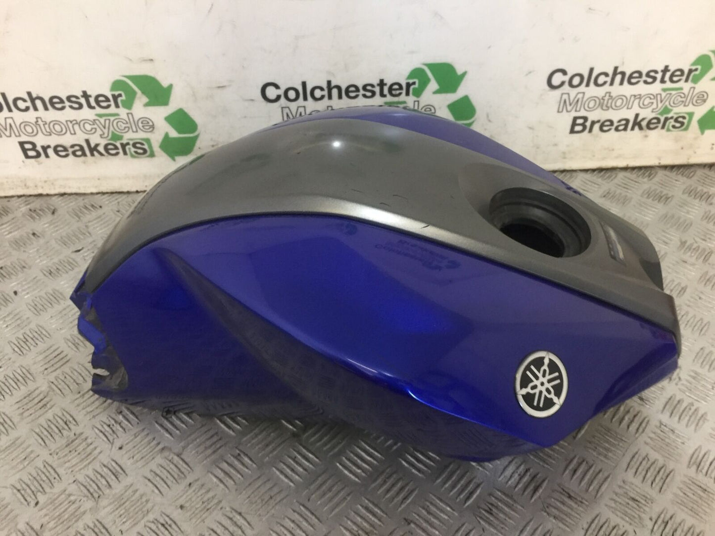 YAMAHA YZF-R125 YZF 125 TANK COVER  YEAR 2011 (STOCK 744)