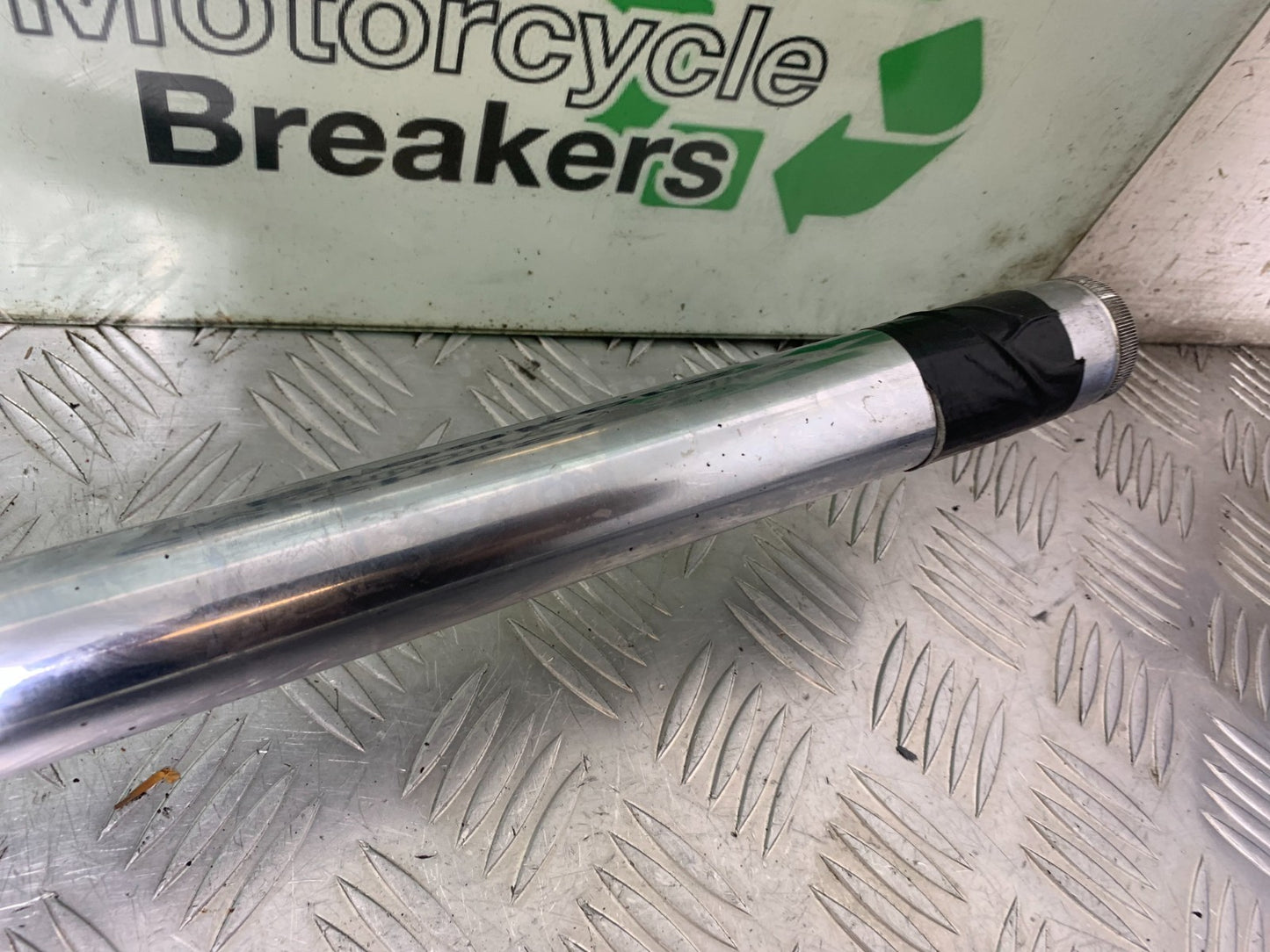 HONDA VT700 VT 700 SHADOW LEFT FORK (BENT)  YEAR 1984-85 (CMB1328)