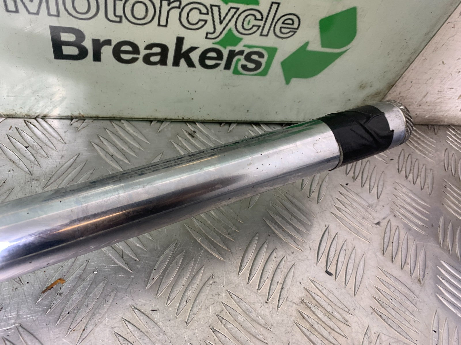 HONDA VT700 VT 700 SHADOW LEFT FORK (BENT)  YEAR 1984-85 (CMB1328)
